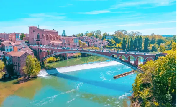Vue de Gaillac et du pont sur le Tarn